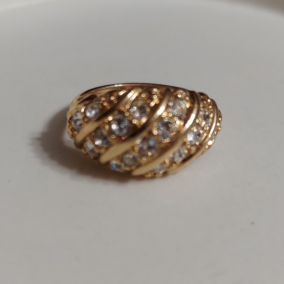 Avon Vintage Gold Plated/Cubic Zirconia Cocktail Ring Size '8-8&1/2' - Picture 2 of 8